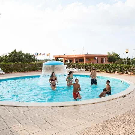 مكان تخييم Village Li Nibari 4*