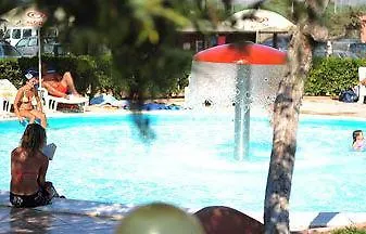 مكان تخييم Village Li Nibari 4*