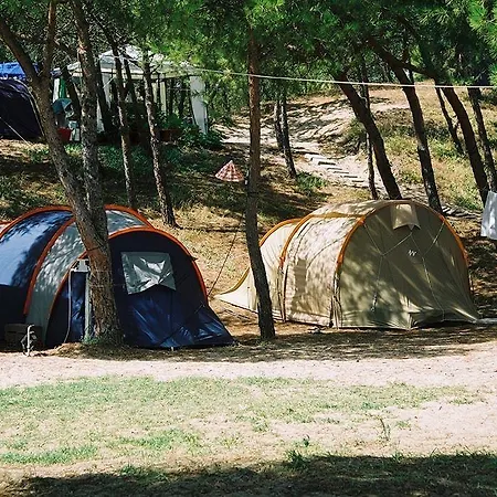 مكان تخييم Village Li Nibari سورسو