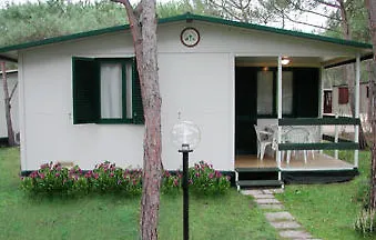 مكان تخييم Village Li Nibari سورسو