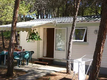مكان تخييم Village Li Nibari 4*