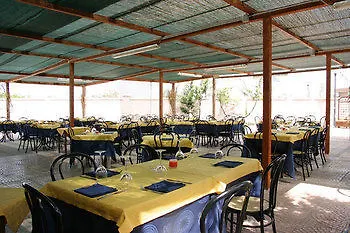 مكان تخييم Village Li Nibari سورسو