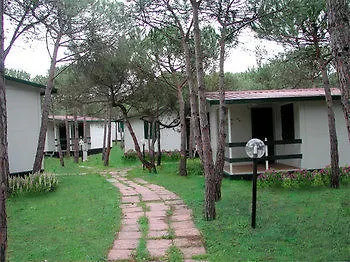 Village Li Nibari مكان تخييم